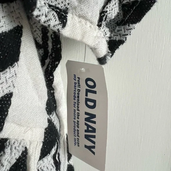 Black & White Geometric Dress - Old Navy - Picture 4 of 6